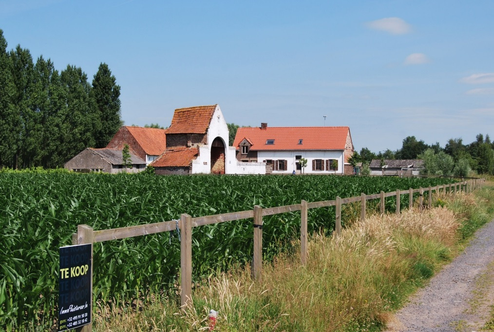 Authentieke, grondig gerenoveerde hoeve op 6470m&#178; te Nazareth 