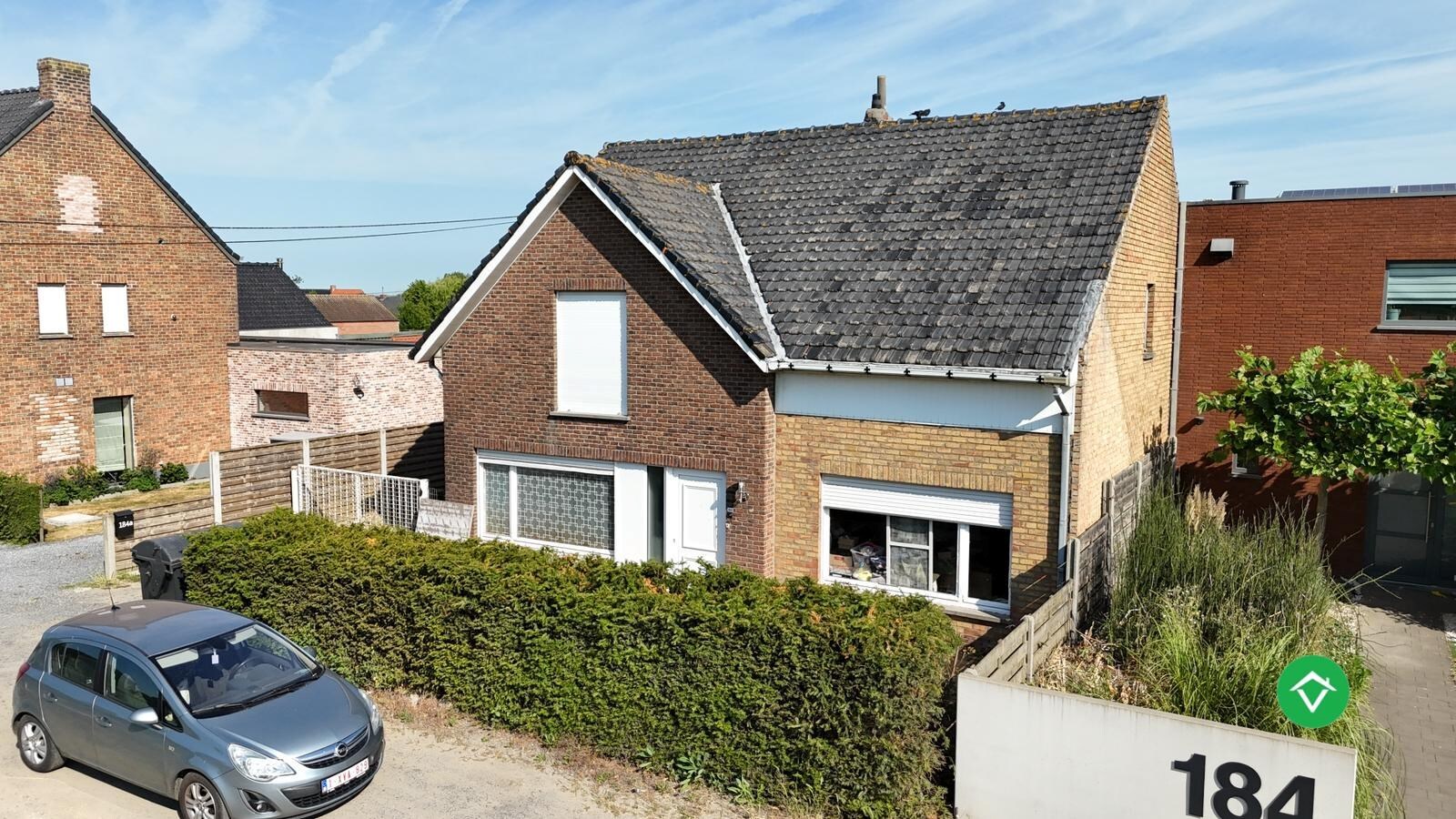 Ruime gezinswoning op perceel van 1126 m&#178;  - tal van mogelijkheden! 