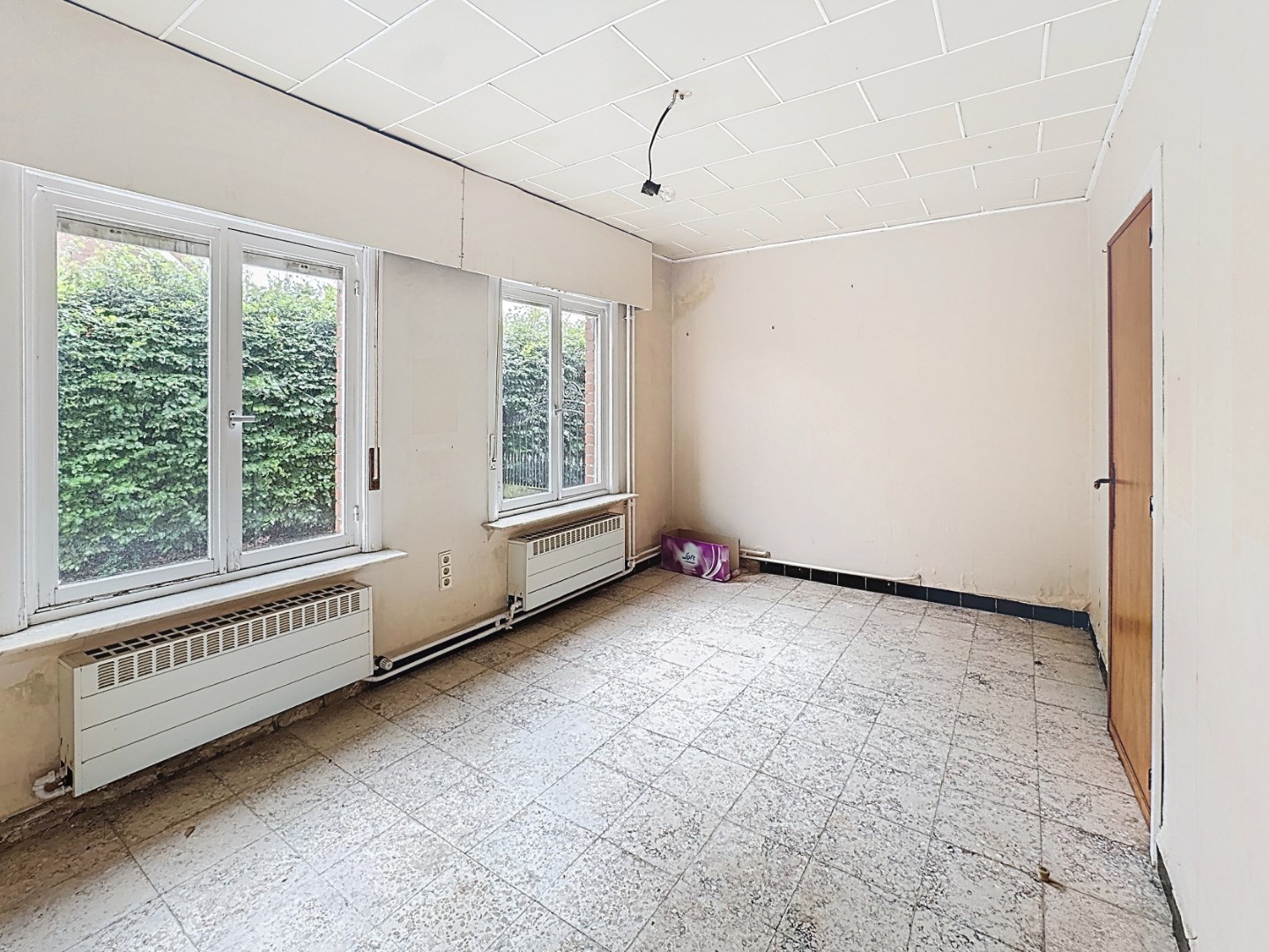 Te renoveren woning op afgesloten perceel van 936m&#178; 