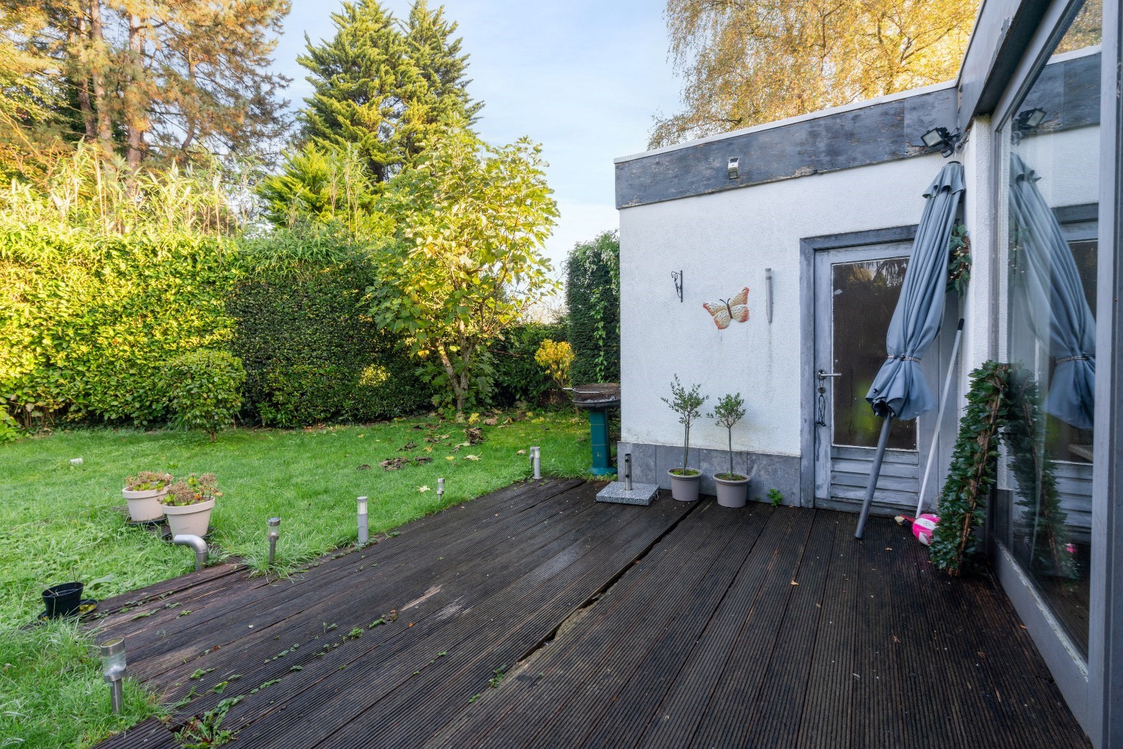 Te renoveren woning met drie slaapkamers in groene omgeving 