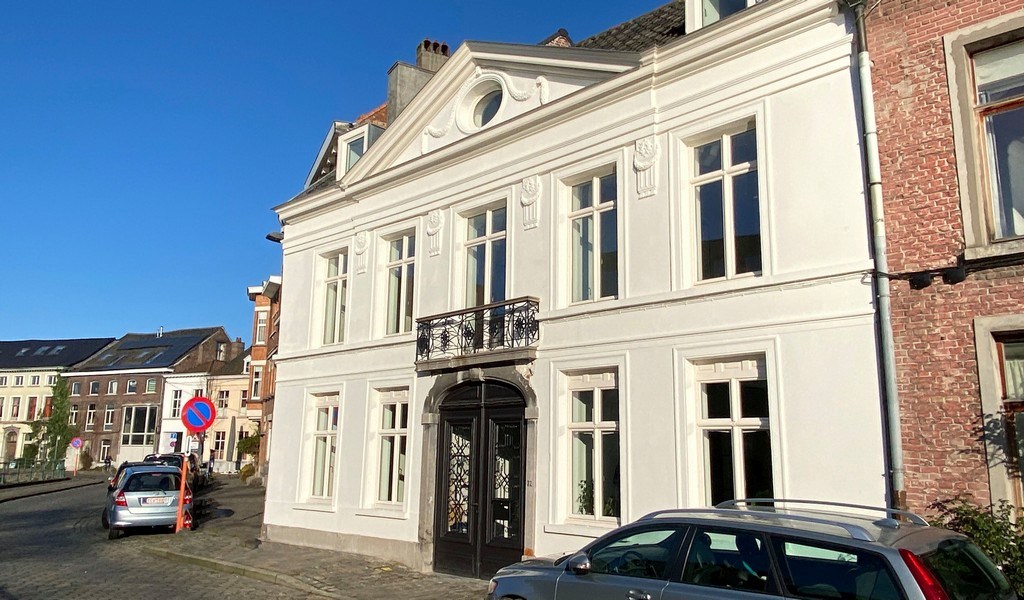 Stijlvol kantoor te huur met zicht op de Leie in Gent