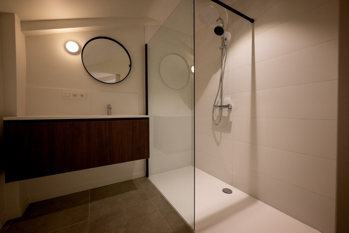 Exclusieve professionele hippische accommodatie (nieuwbouw) met villa op ca. 9 ha te Neerpelt 