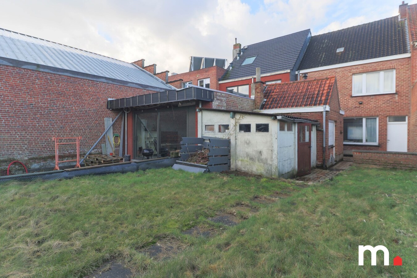 Ruime woning met grote tuin en uitweg op topligging te Kortrijk ! 