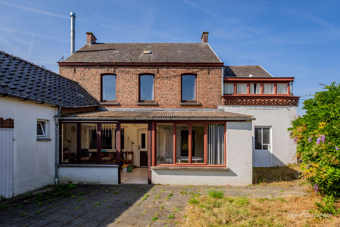 Ideaal gelegen te renoveren/te slopen woning te Zottegem op  4320m2. 