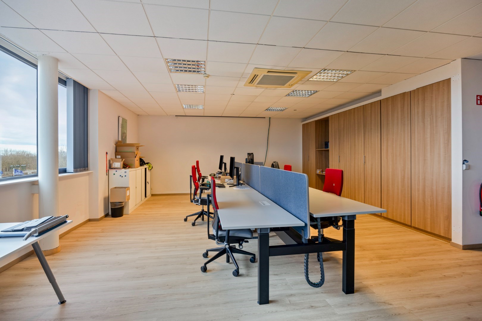 Kantoor te koop in het industriepark te Haasrode/Heverlee met 14 parkings - opp. 626 m&#178; - verkoop van aandelen 
