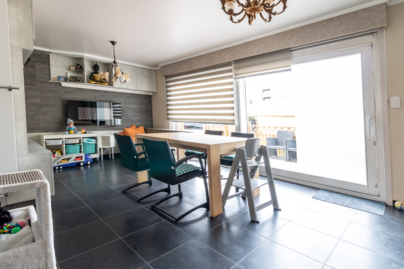 RECENTE WONING MET 2 SLAAPKAMERS EN GARAGE TE WETTEREN 