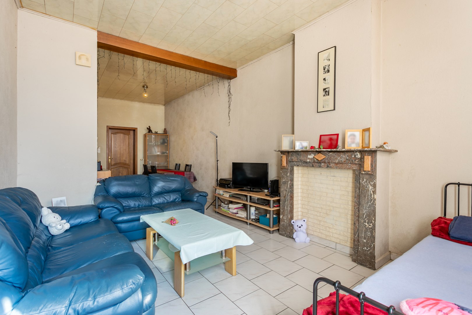 Op te frissen woning met 2 &#224; 3 slpk en tuin te Buizingen. 