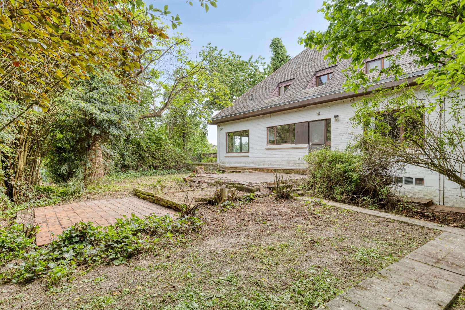 Ruime gezinswoning met 5 slaapkamers, praktijkruimte en dubbele garage in Kessel-Lo – EPC 337 kWh/m&#178; – bewoonbare oppervlakte ca. 301 m&#178; 