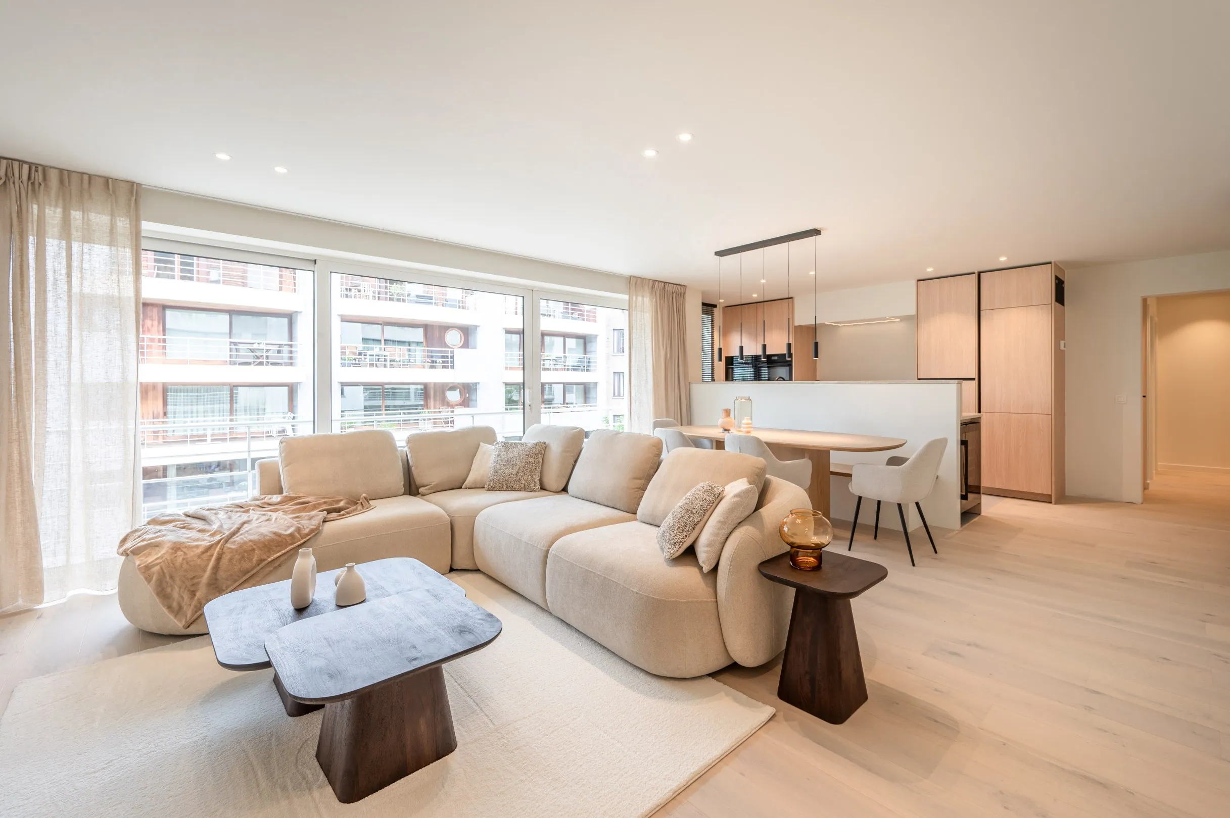 Magnifique appartement rénové de 3 chambres avec une largeur de façade de près de 8 mètres, situé près de l'avenue Lippens à Knokke.