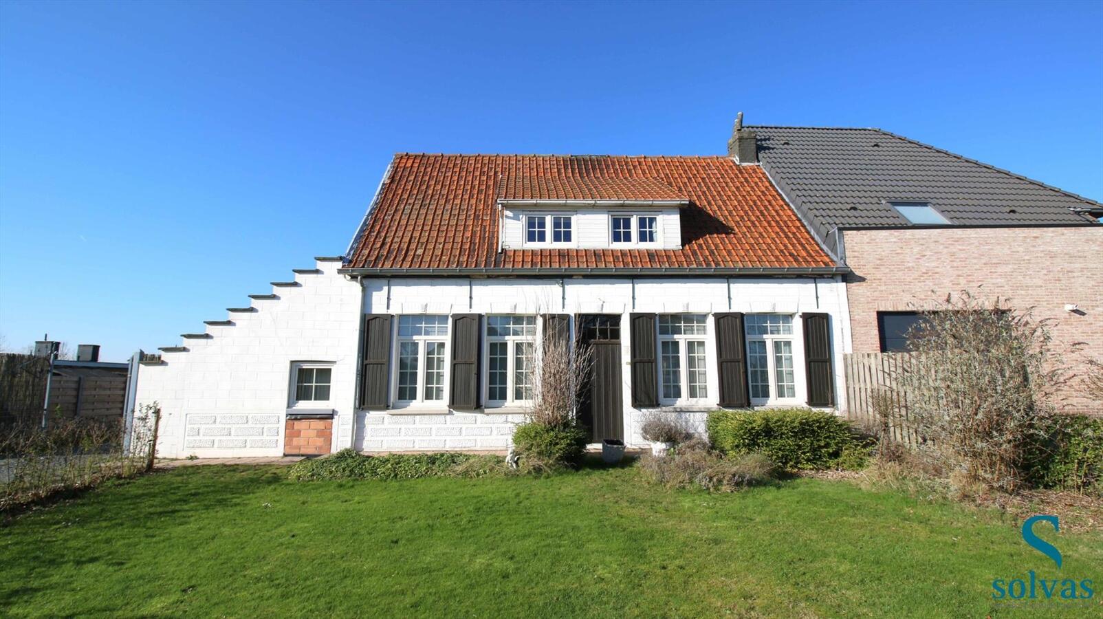 Deels te renoveren woning op toplocatie! 