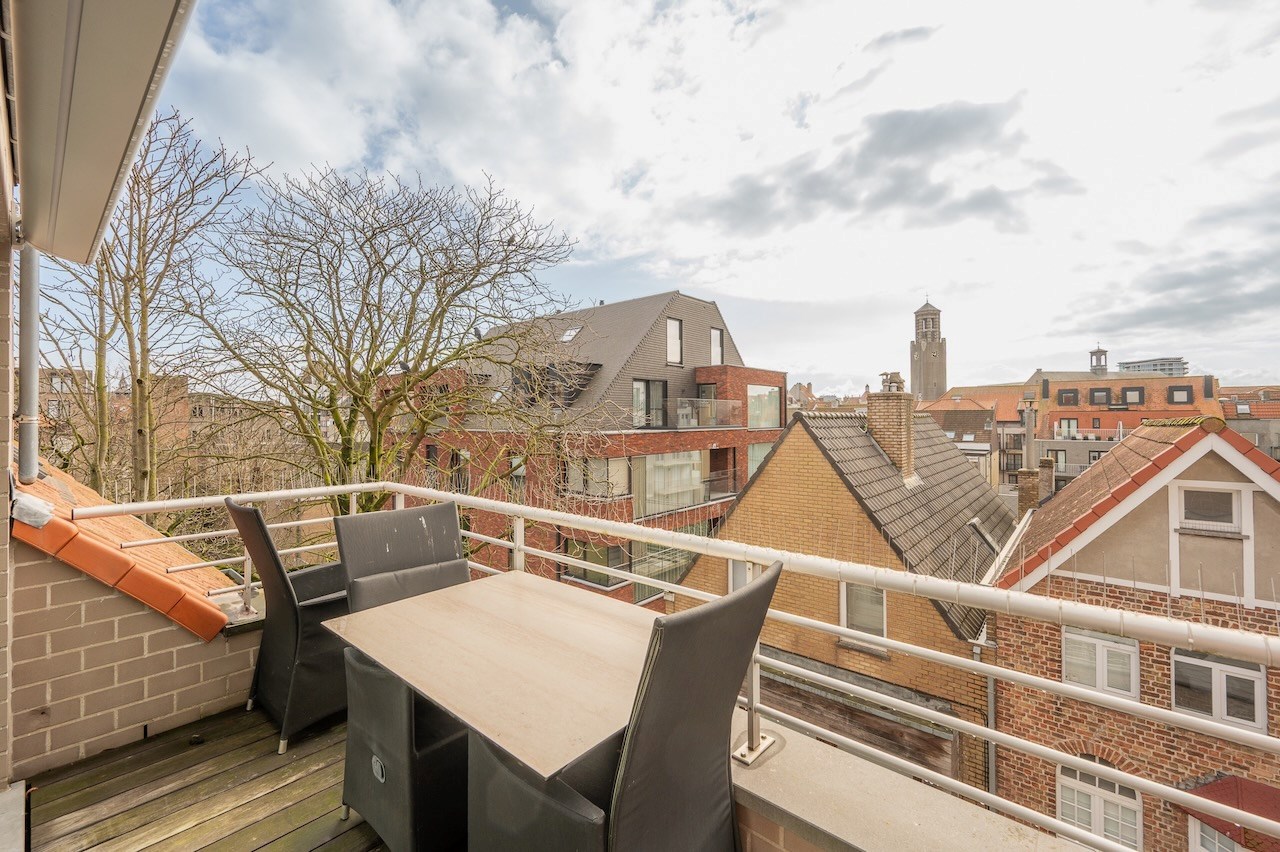 Penthouse lumineux et orient&#233; sud-ouest situ&#233; dans une petite rue calme de l&#39;anim&#233;e Lippenslaan. 