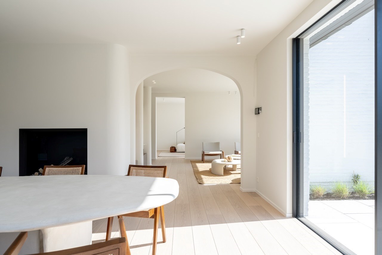 Prachtig gerenoveerde alleenstaande woning met oprit gelegen in een rustige wijk in Knokke nabij de Magere Schorre. 