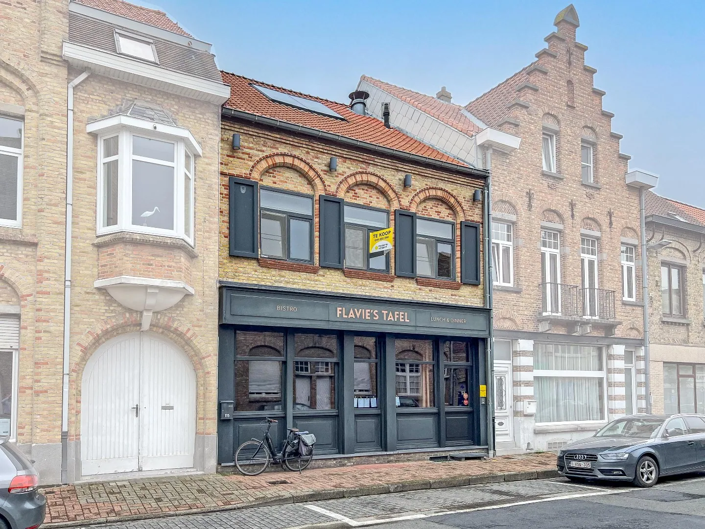 Prachtig gerenoveerd restaurant te Nieuwpoort-Stad met woonst + terras. 