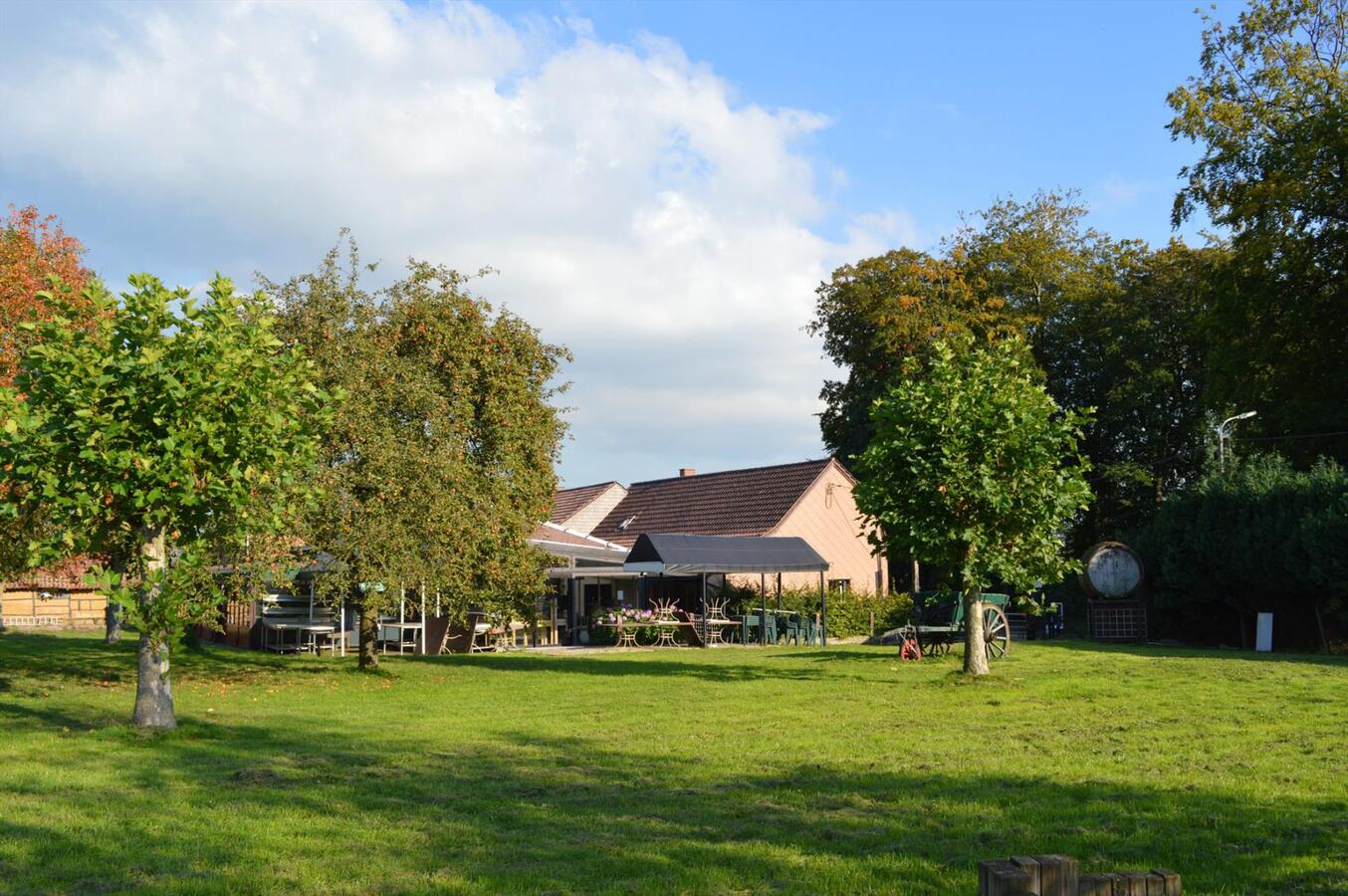 Hoeve met bijgebouwen op ca. 1,93ha te Lennik, Gaasbeek 