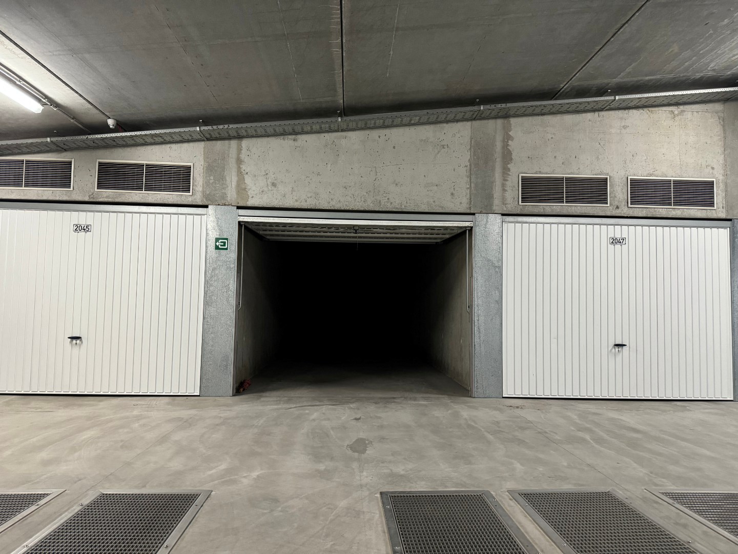 Centraal gelegen dubbele garagebox voor 2 auto&#39;s 