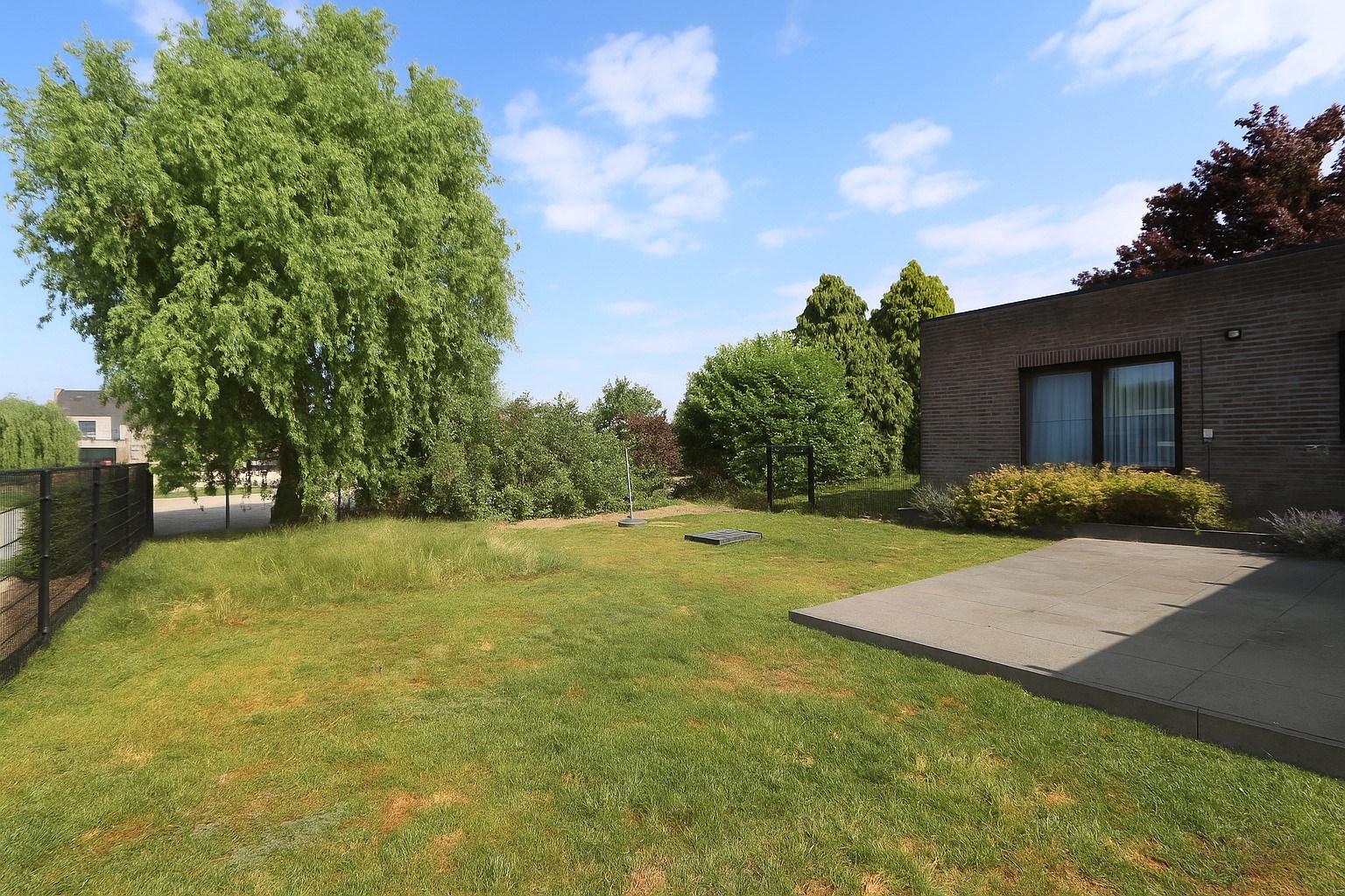 Ruim ingedeelde gezinswoning met studio 