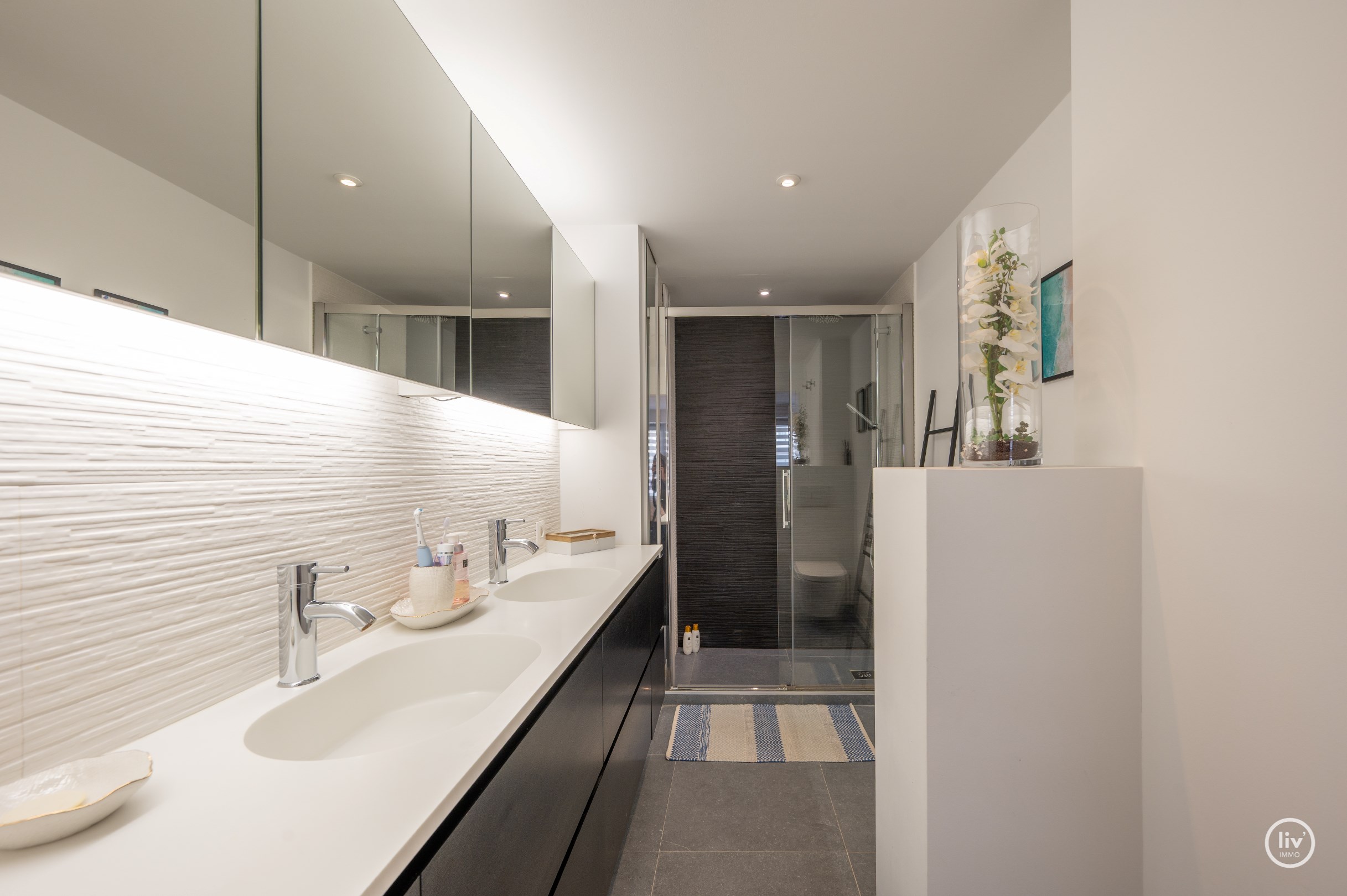 Mooi gerenoveerd appartement in de Paul Parmentierlaan te Knokke. 
