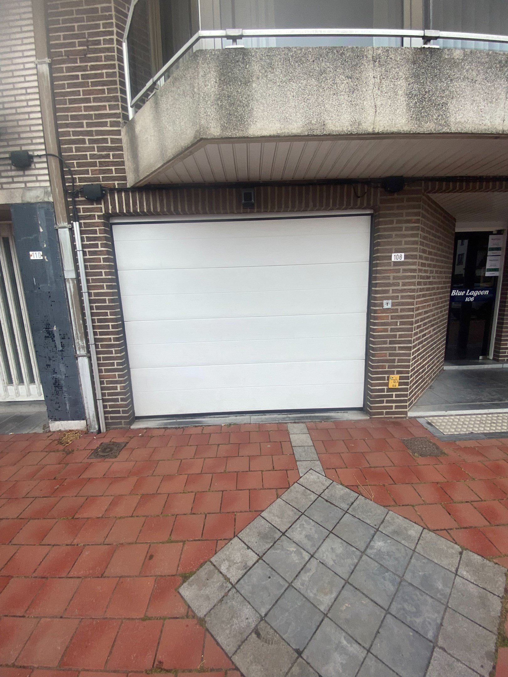 Quelques garages &#224; Koningslaan dans la r&#233;sidence Blue Logan. Facilement accessible. 