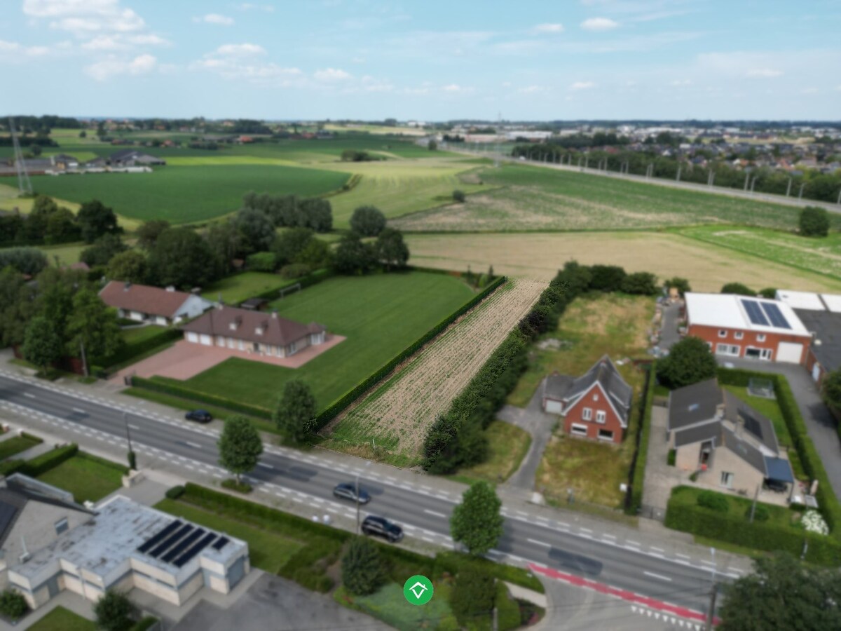 Bouwklare bouwgrond van 1863 m&#178; te Roeselare 