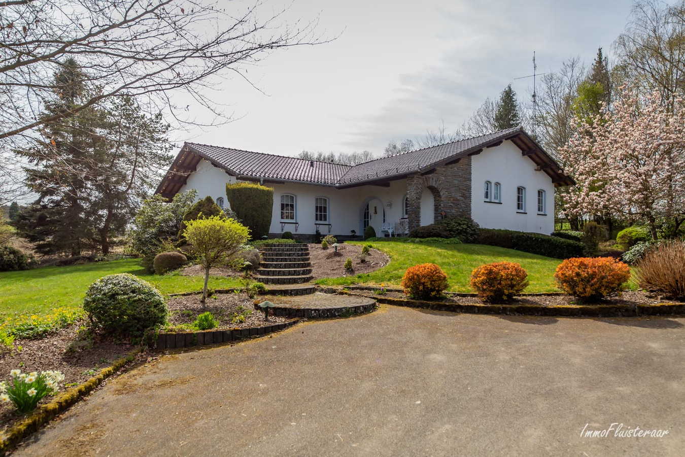 Woning met grote loods en weiland op ca. 9ha te Gr&#252;fflingen (Burg-Reuland/Luik) 