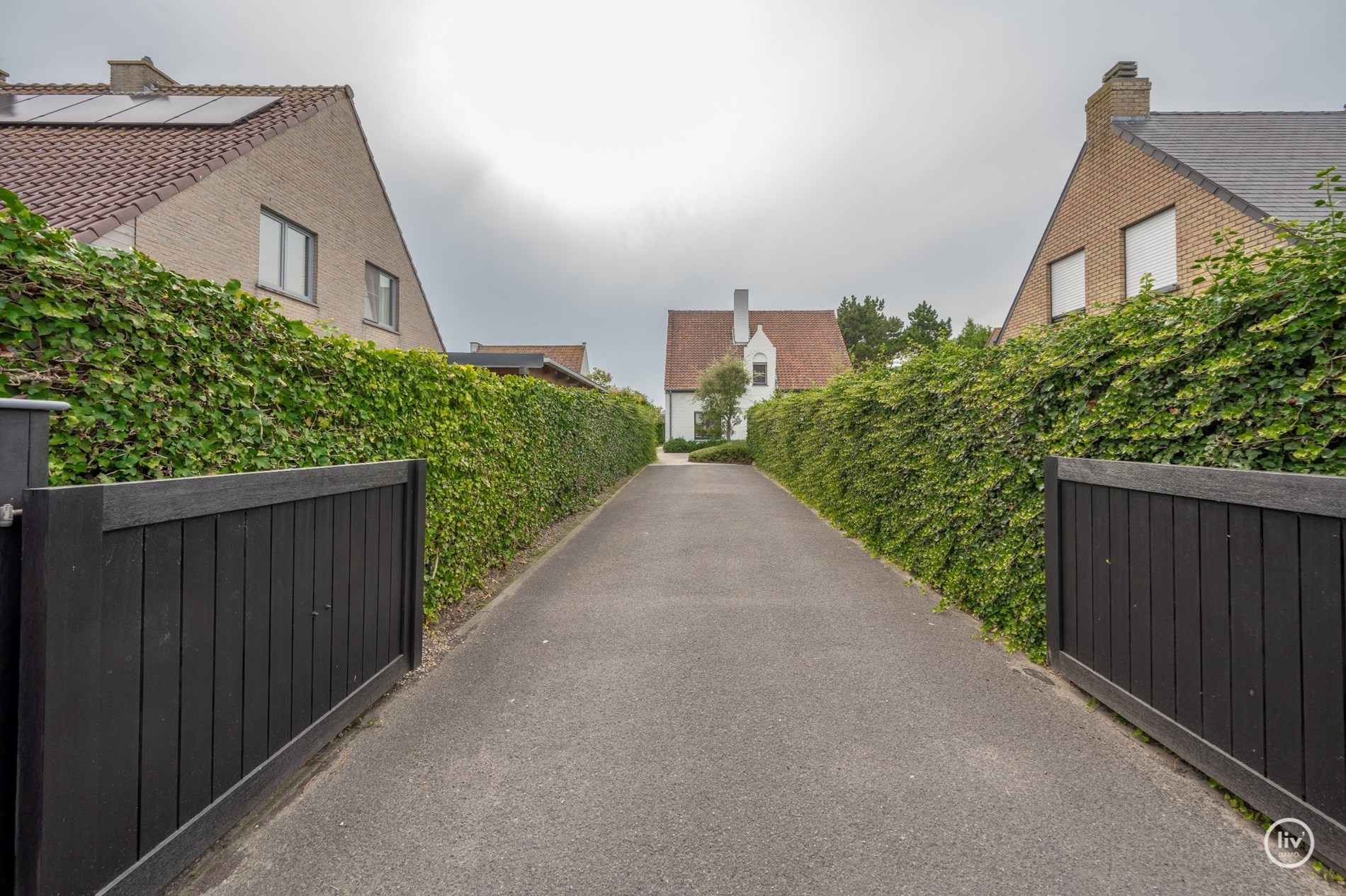 Centraal gelegen villa te Knokke-Heist (op een perceel van 601m2) in zeer goed onderhouden staat. 