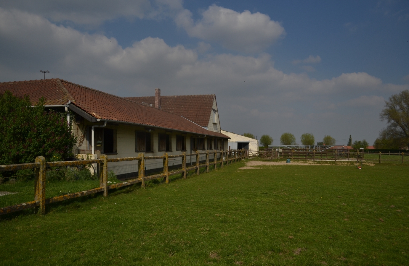 Hippisch complex te Huise (Zingem) op ca. 2Ha 