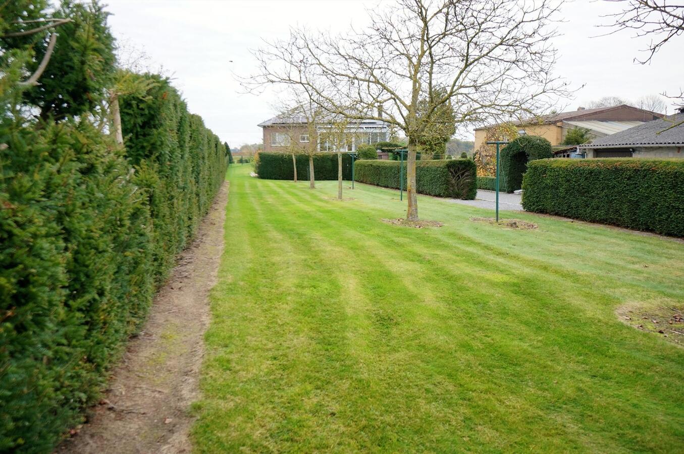 Woning op ca. 0,8 ha grond met prachtig uitzicht op het landschap te Lubbeek. 