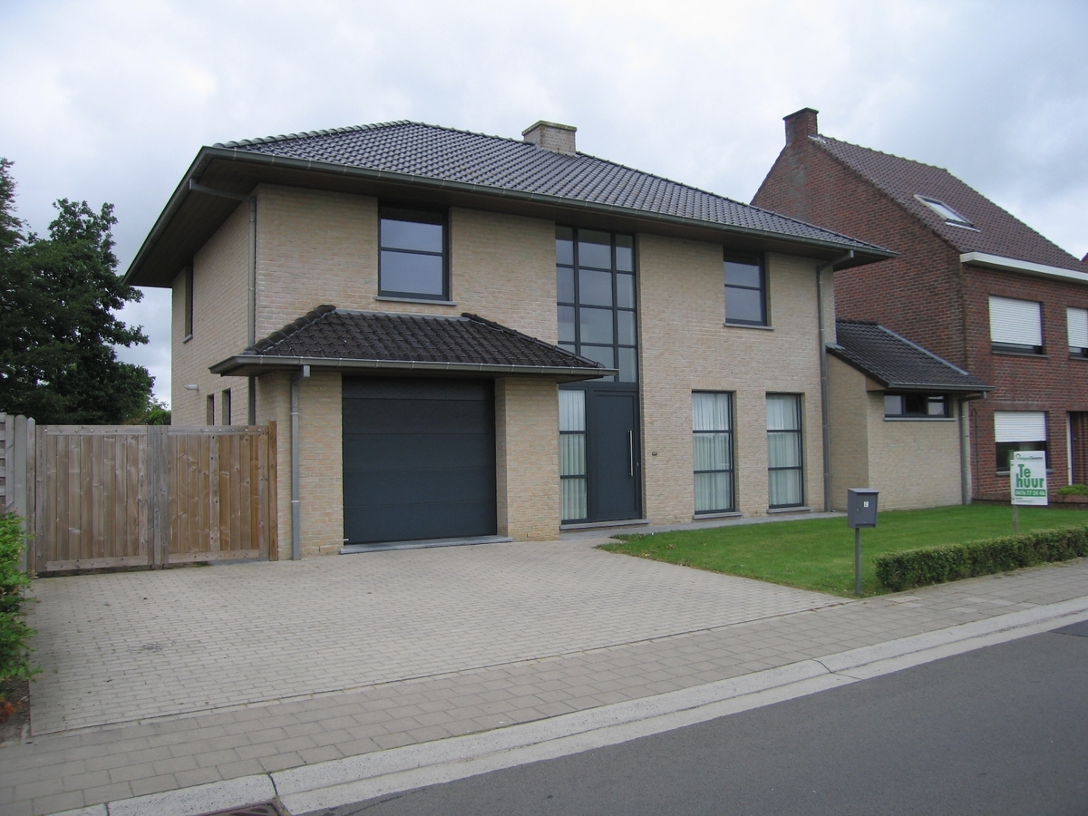 Ruime woning met garage te Koekelare 