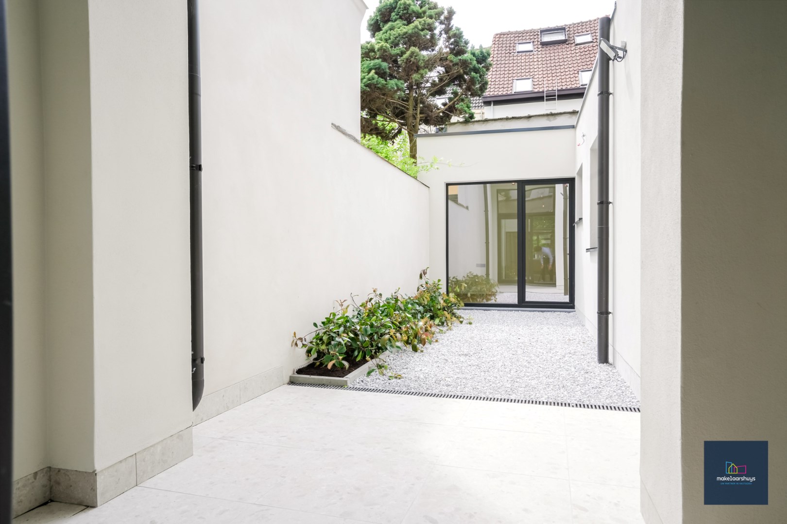 Nieuw 2 slaapkamerappartement  met praktijkmogelijkheden 