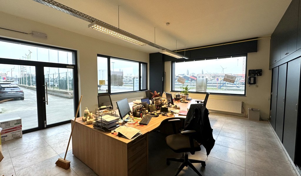 Recent gerenoveerd kantoor aan Gentse kanaalzone