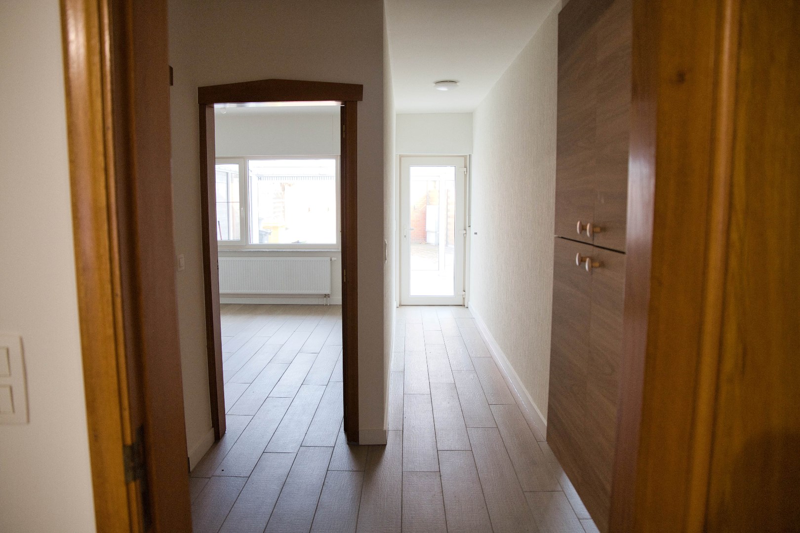 Compleet gerenoveerd gelijkvloers appartement met 2 slaapkamers te Geel! 