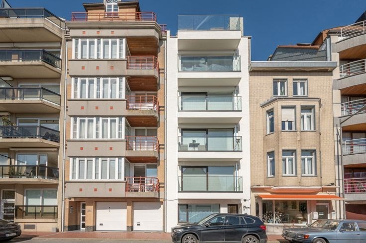 Merveilleux appartement en duplex r&#233;nov&#233;, spacieux, avec des vues panoramiques magnifiques et des terrasses &#224; proximit&#233; du Rubens. 