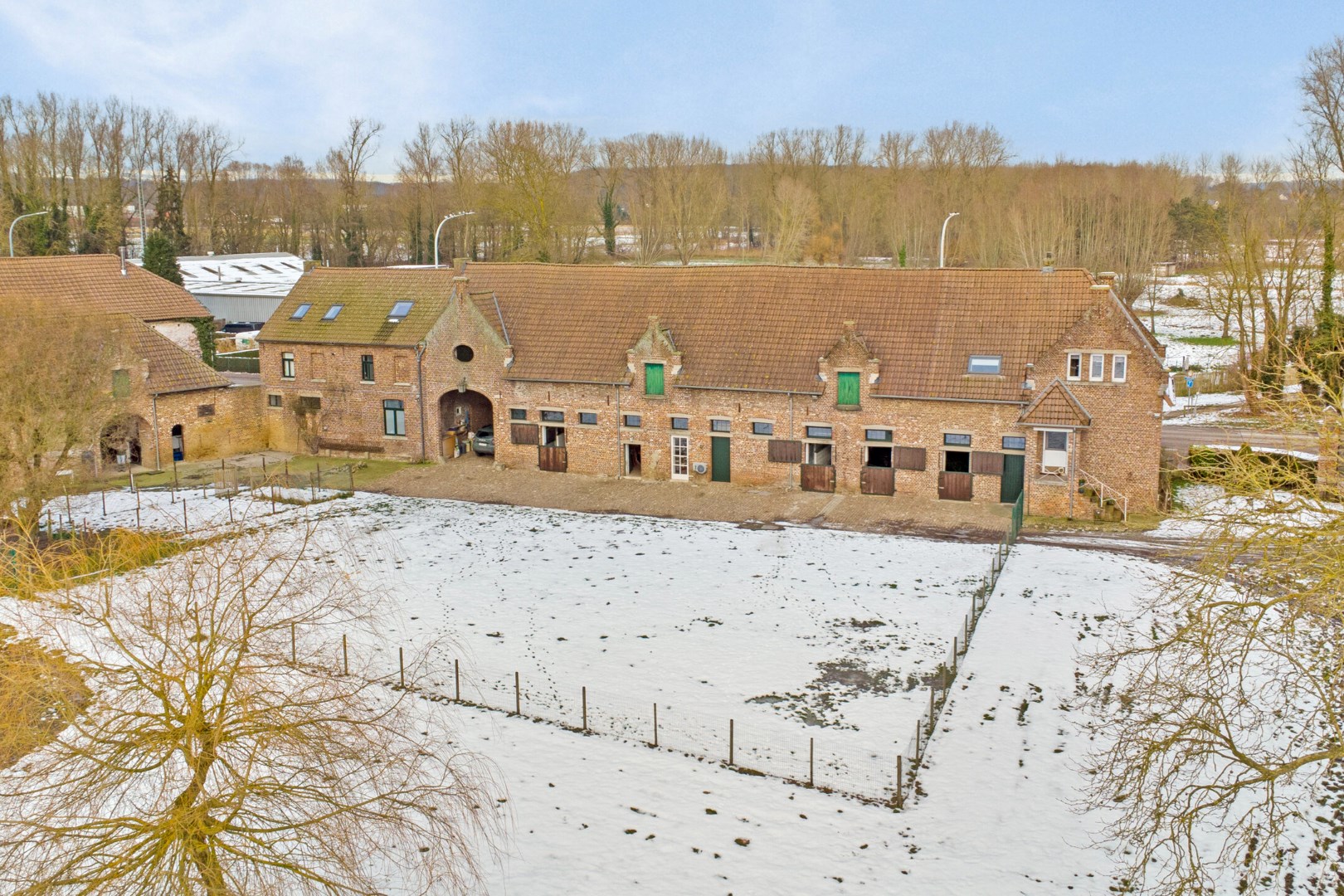 Te koop: Charmante boerderij met paardenstallen van 1ha op toplocatie in Boutersem - bewoonbare opp. 158 m&#178; (uitbreiding mogelijk) 