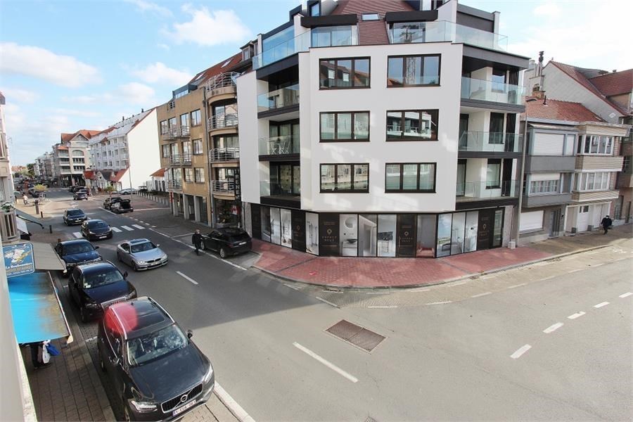 Non meubl&#233; - Grand appartement r&#233;sidentiel avec une belle vue d&#233;gag&#233;e, id&#233;alement situ&#233; pr&#232;s de l&#39;avenue Lippens. 