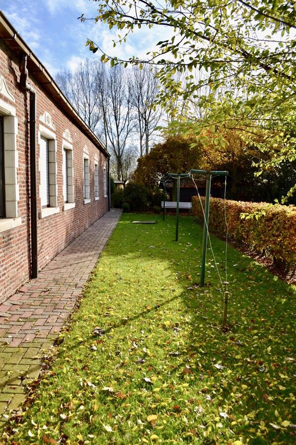 Landelijke woning met bijgebouw op ca. 2.154 m&#178; te Kruibeke (optie ca. 1,25 Ha grond) 