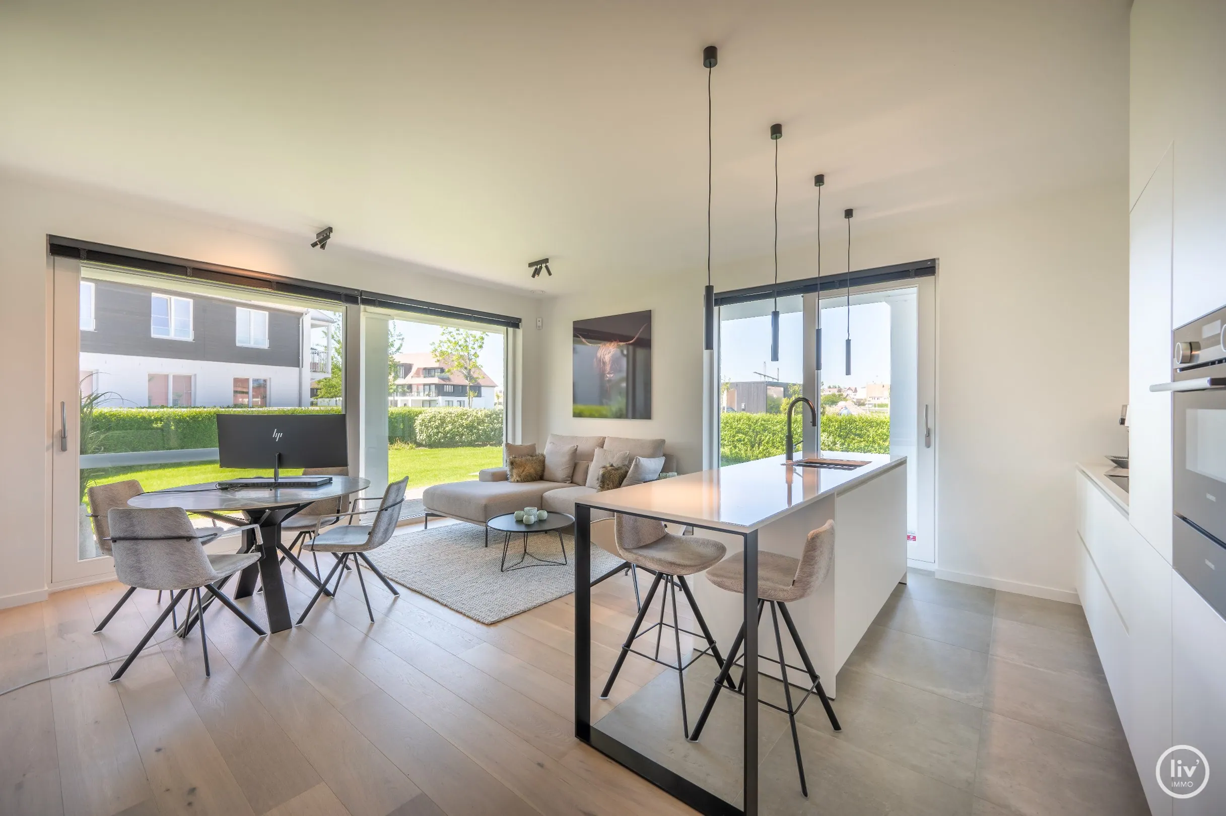 Magnifique appartement d'angle avec un beau jardin ensoleillé situé à Duinenwater à Knokke.