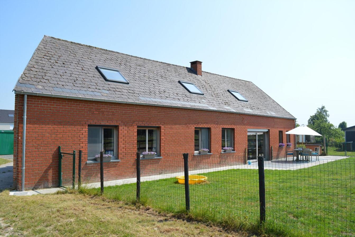 Gerenoveerde woning op ca. 6500m&#178; te Buggenhout 