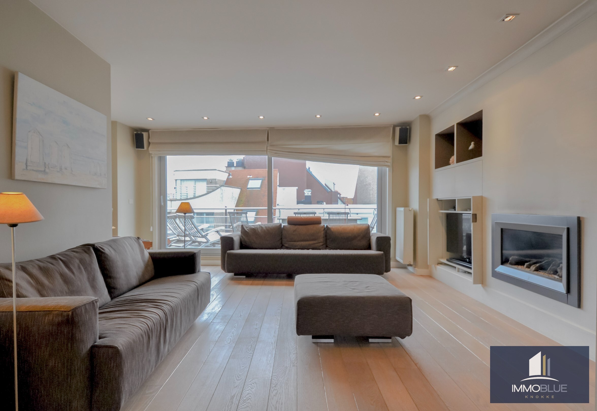 Appartement duplex avec terrasses ensoleill&#233;es, situ&#233; &#224; deux pas de la mer et de la place Rubens. 