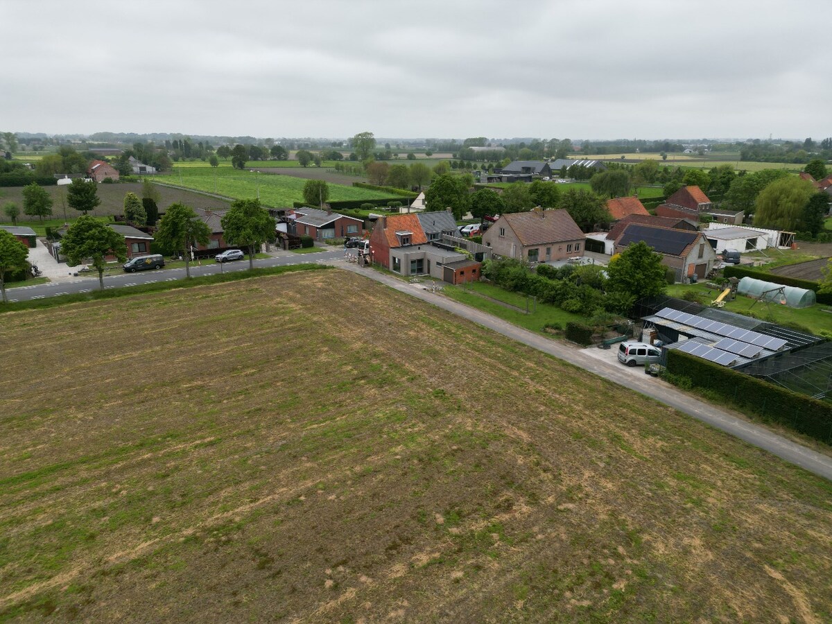 Woning met 2 slaapkamers en garage te Eernegem 