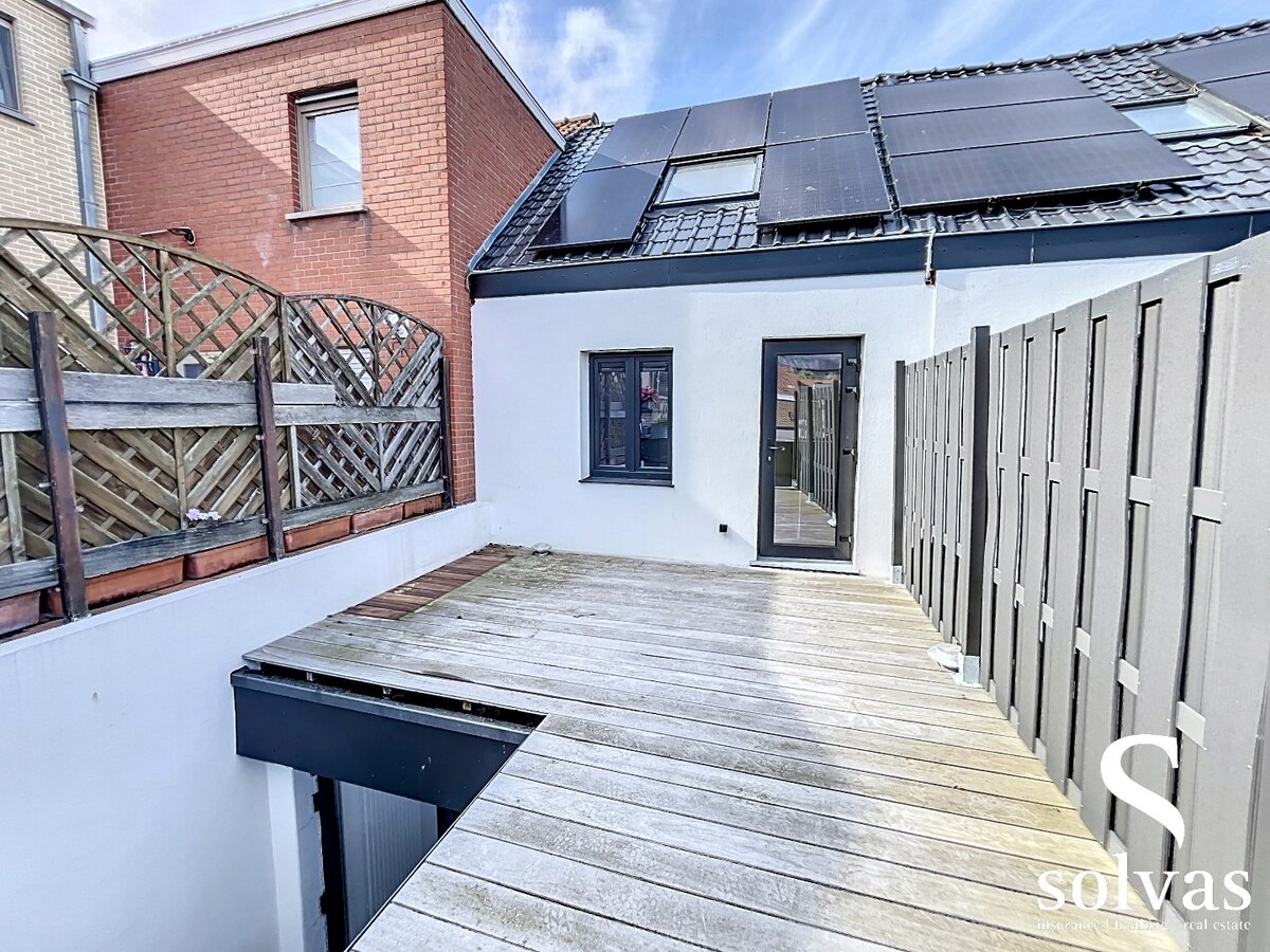 Gerenoveerde woning met 3 slaapkamers in Drongen met kwalitatieve afwerking. 