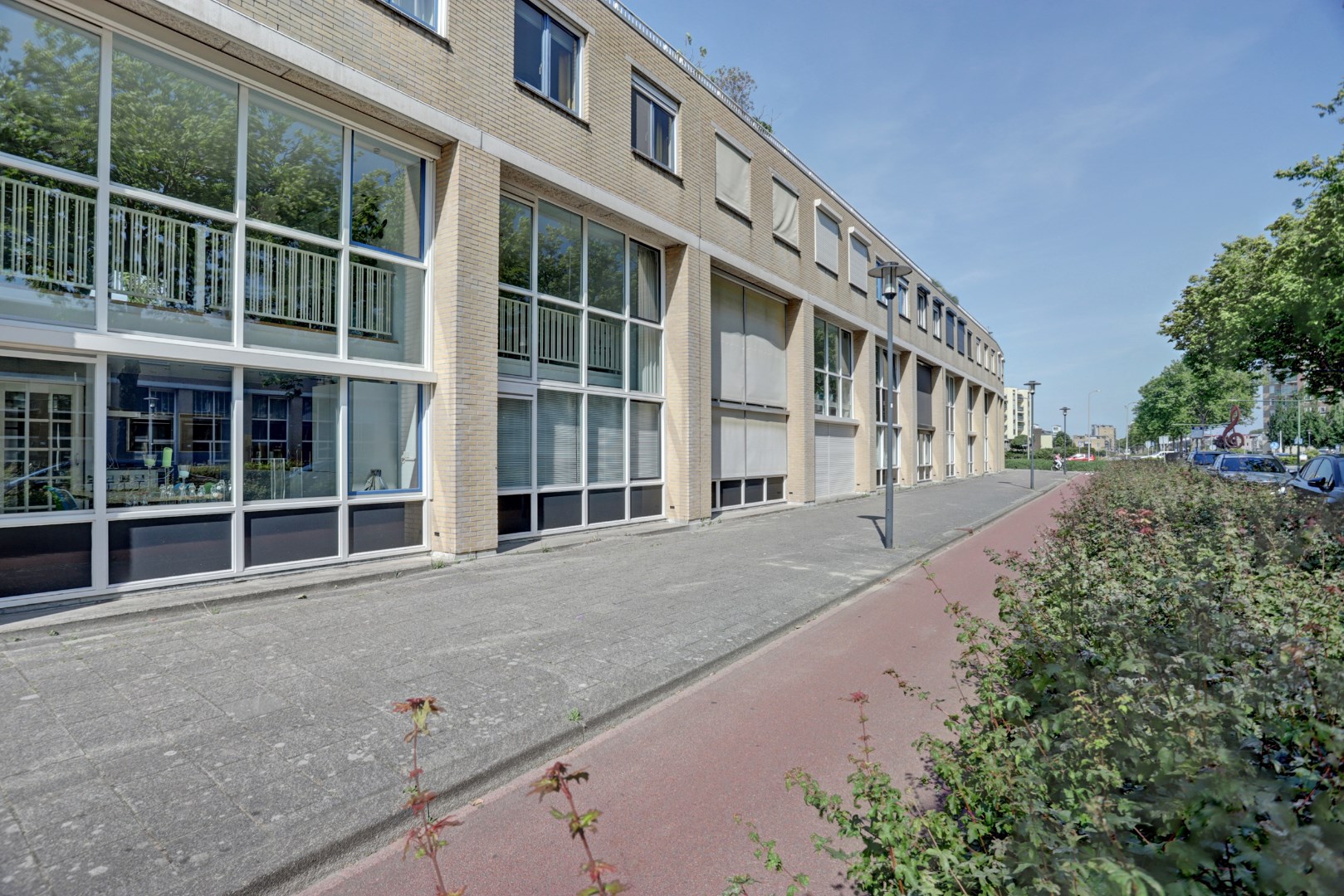 Licht, ruimte en luxe onder &#233;&#233;n dak – ideaal gezinshuis met 3 slaapkamers, moderne keuken, balkon en zonovergoten dakterras! 
