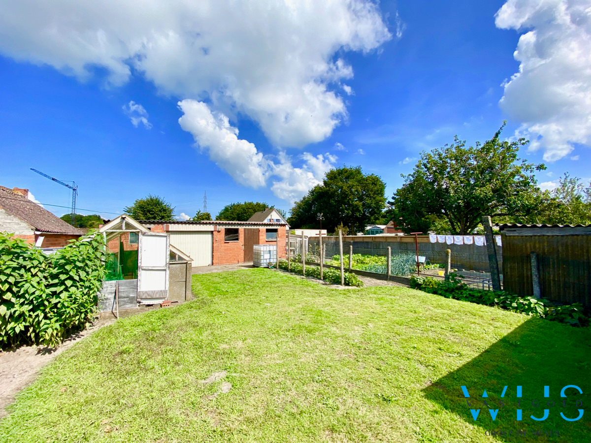 Op te frissen gezinswoning met 3 slaapkamers &amp; tuin te ERTVELDE! 