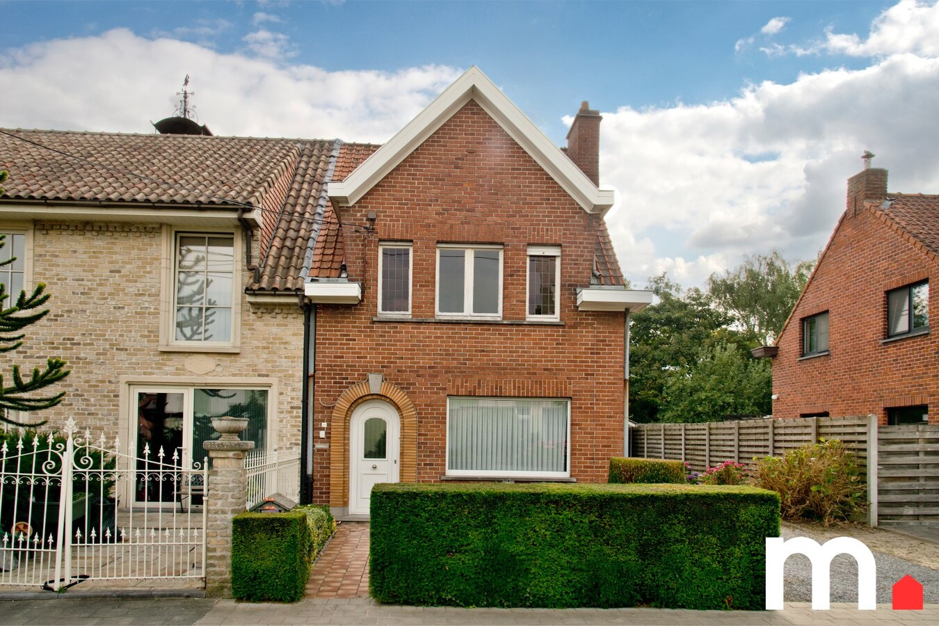 Halfopen bebouwing met karakter en garage  op toplocatie in Heule ! 