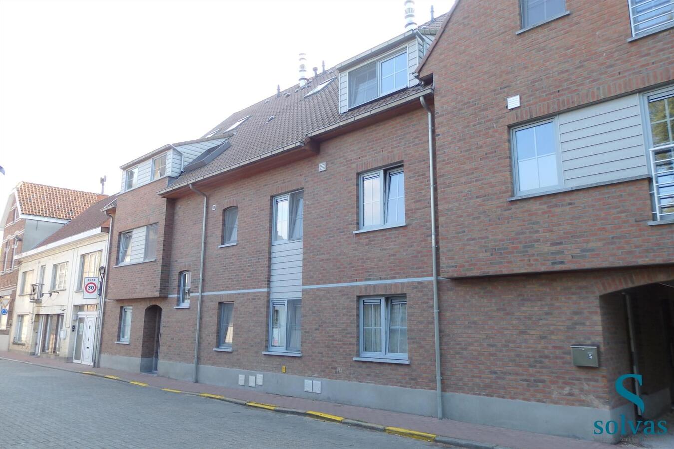 VERKOCHT! Duplex appartement in centrum Zomergem! 