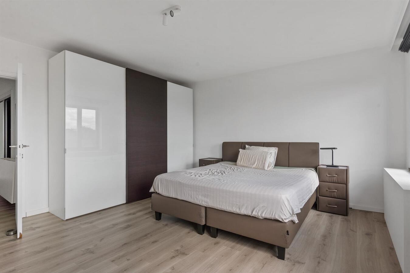 Gerenoveerd duplex appartement met ruim terras! 