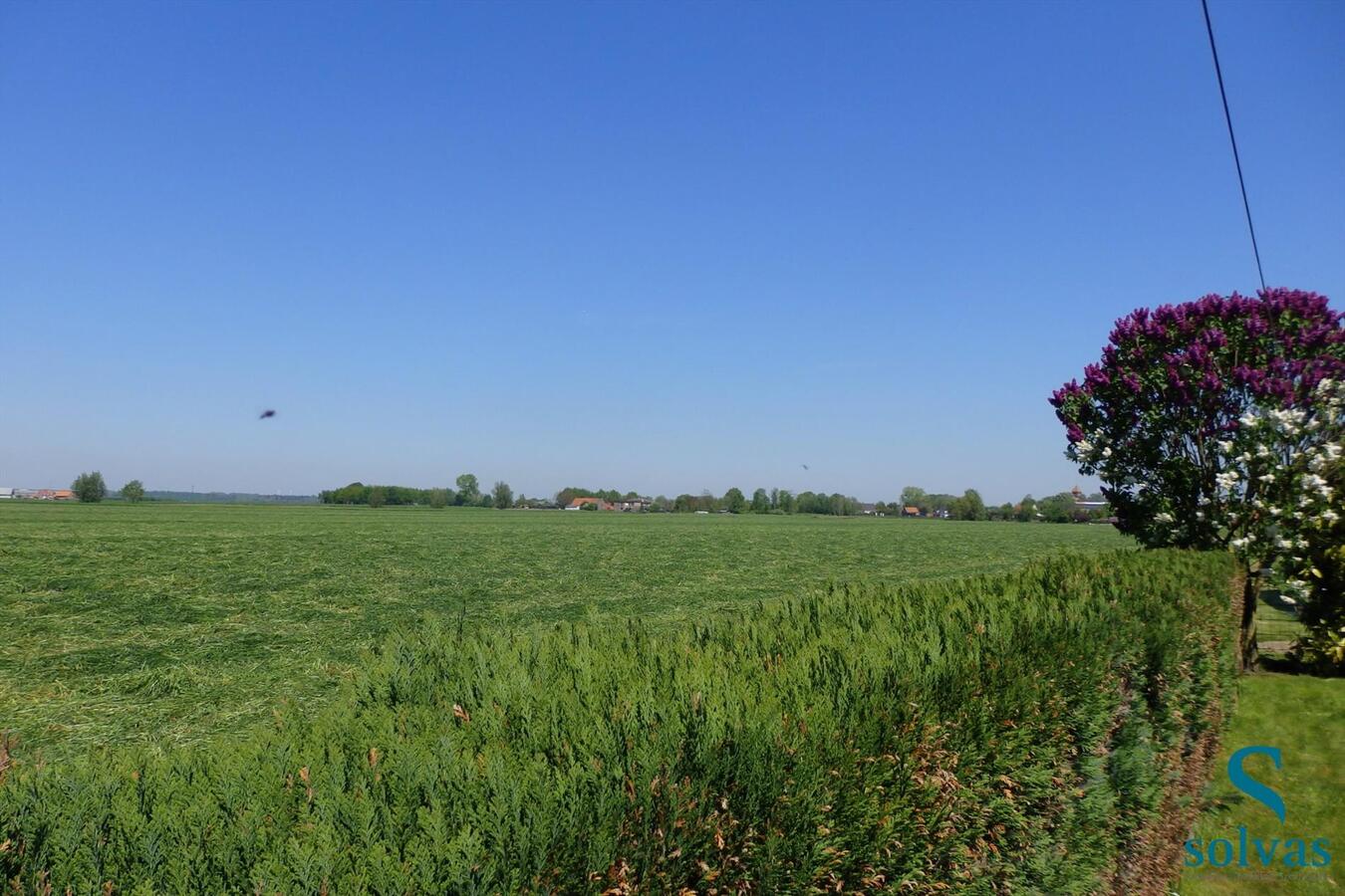 Woning met vrij uitzicht te Zomergem! 