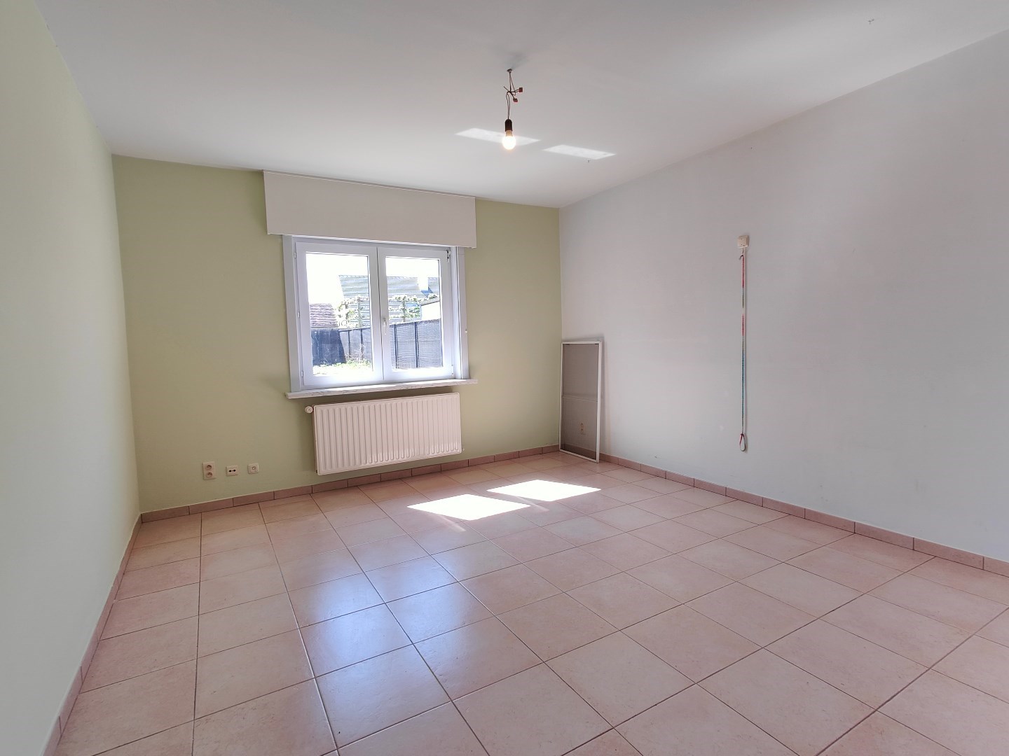 Ruime villa met loods op 1.689 m&#178; – zuidgerichte tuin en tal van mogelijkheden 