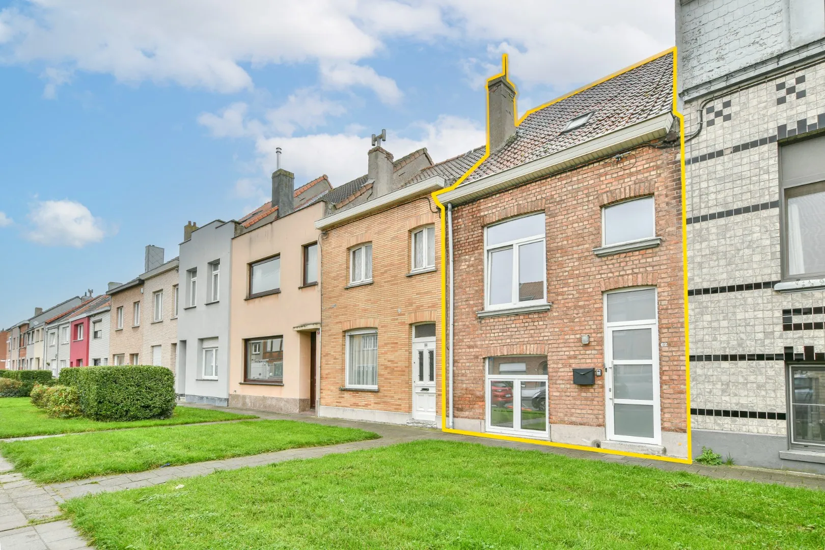 Mooi vernieuwde woning te Bredene met 3 slaapkamers en tuin