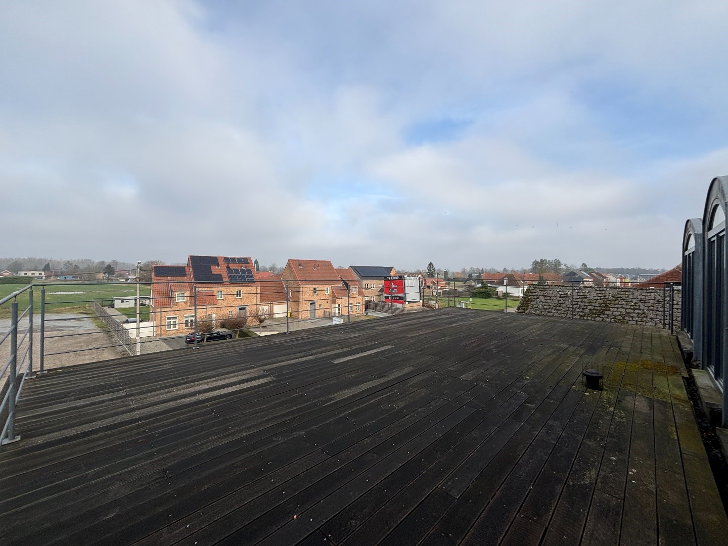 Instapklaar dakappartement met 2slpk. en ruim terras te Laakdal 
