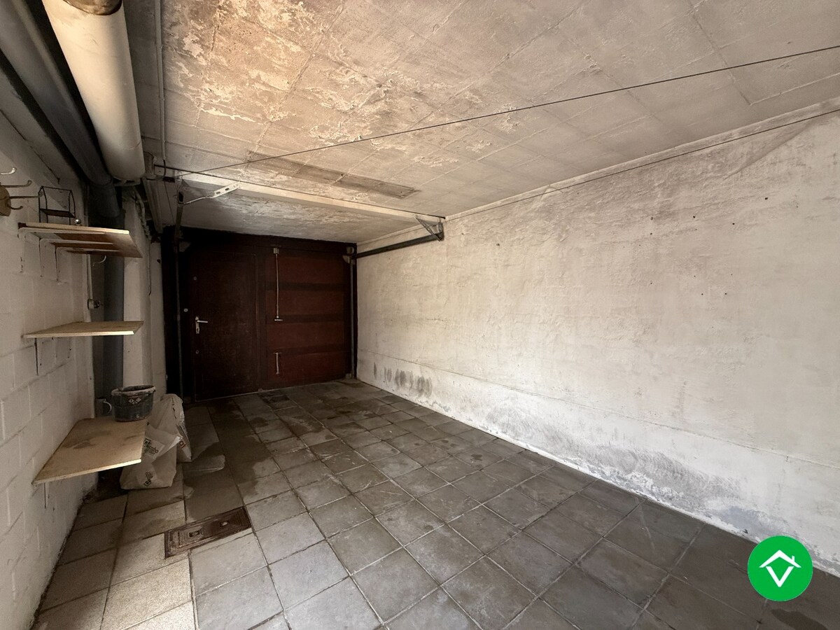 Woning met 4 slaapkamers, garage en tuin te Roeselare 